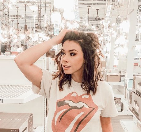 Jillian Rose Reed