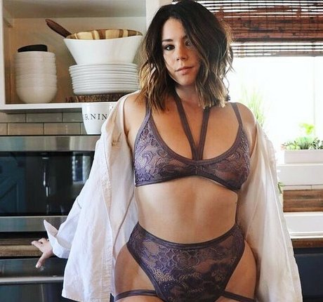Jillian Rose Reed
