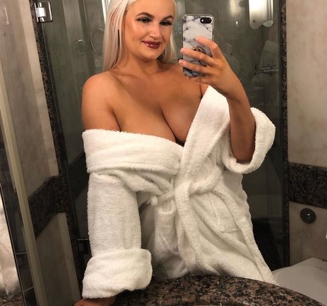 Photo nue de fuite OnlyFans de Zandra May