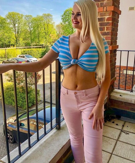 Photo nue de fuite OnlyFans de Zandra May