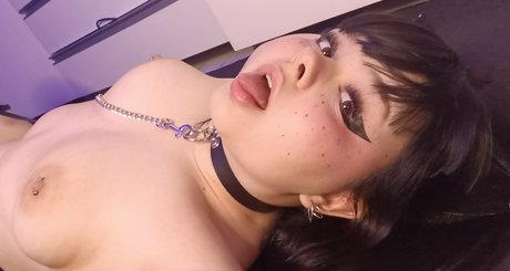 Photo nue de fuite OnlyFans de Yoursweetnekochan