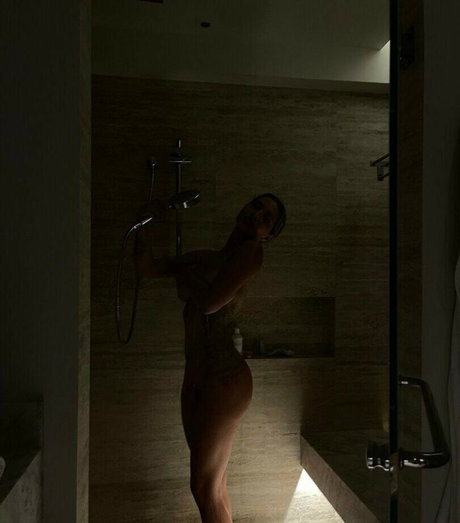 Photo nue de fuite OnlyFans de Raha Vakili