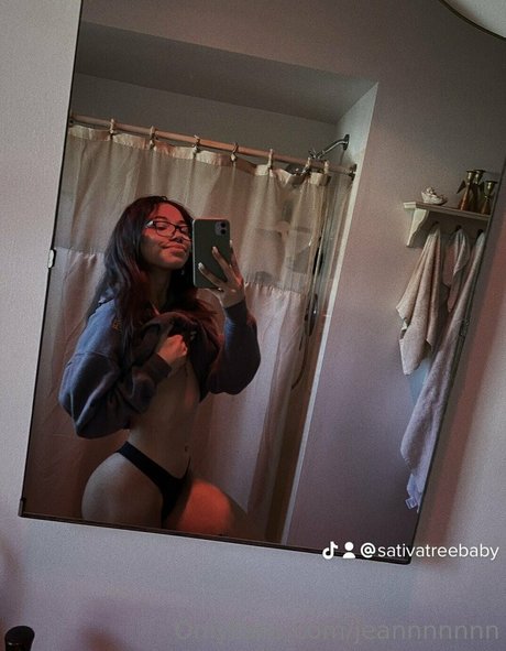 Photo nue de fuite OnlyFans de Jeannnnnnn