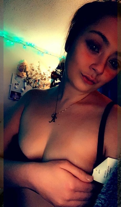 Photo nue de fuite OnlyFans de Umassgirl