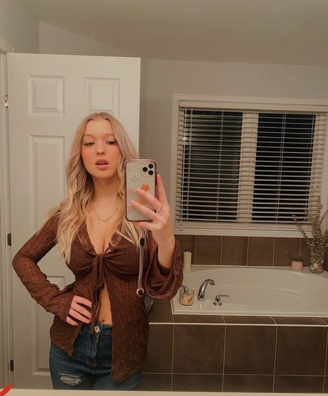 Photo nue de fuite OnlyFans de Emma Welyki