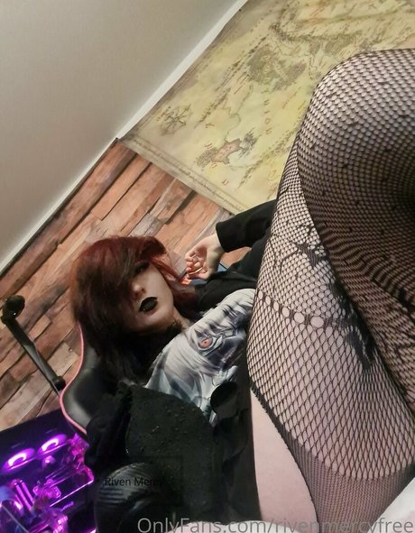 Photo nue de fuite OnlyFans de Rivenmercyfree