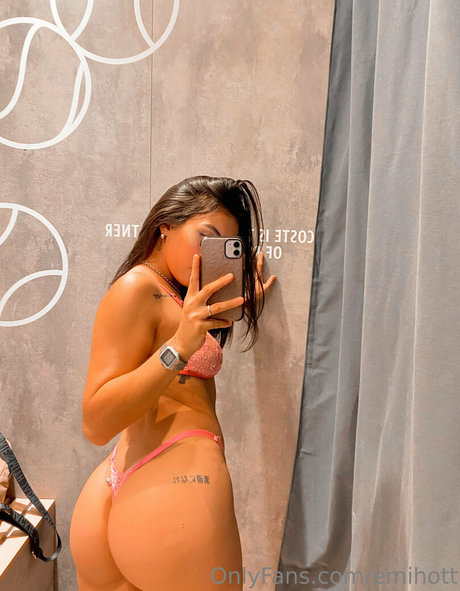 Photo nue de fuite OnlyFans de Emihott