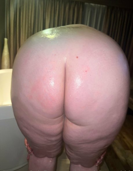 Photo nue de fuite OnlyFans de Porcelainpeachhh