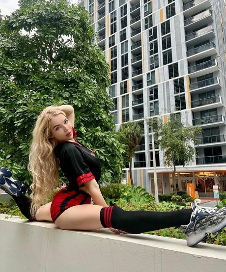 Anna Contortionist