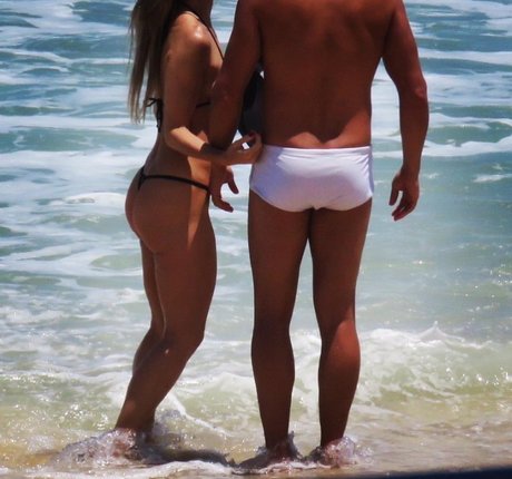Momo Hotwife