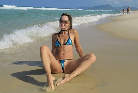 Momo Hotwife