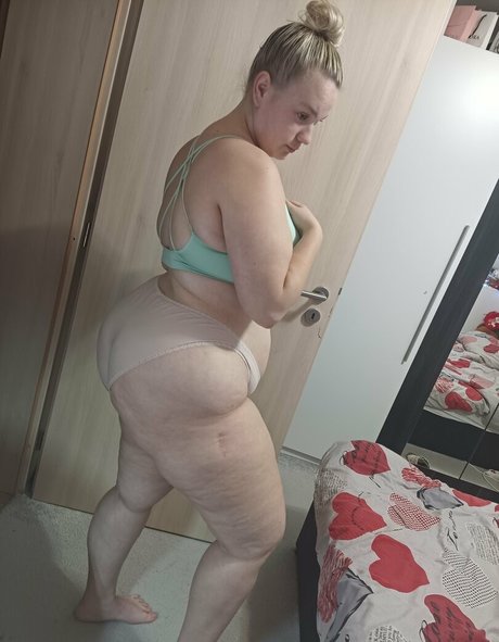 Bootyassgirl