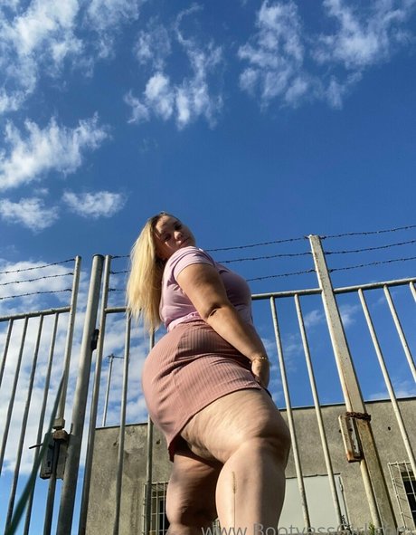 Bootyassgirl