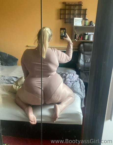 Bootyassgirl