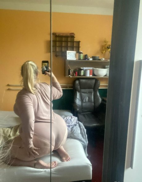 Bootyassgirl