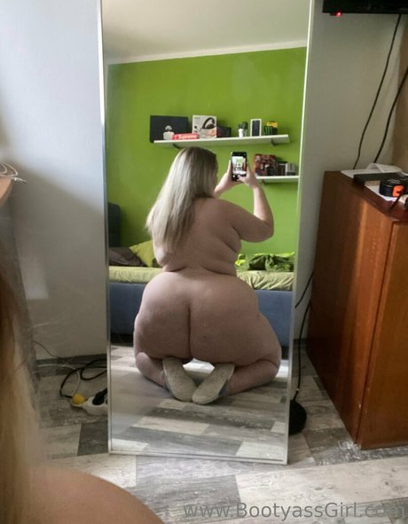 Bootyassgirl