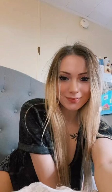 Photo nue de fuite OnlyFans de Little Momma