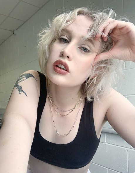 Photo nue de fuite OnlyFans de Lizzy Farrall