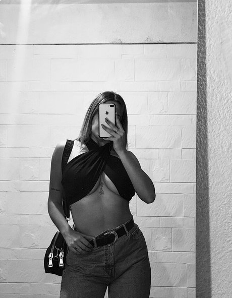 Photo nue de fuite OnlyFans de Belonly