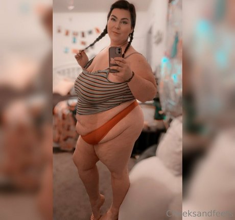 Photo nue de fuite OnlyFans de Cheeksandfeetsfree
