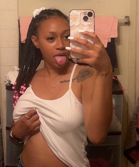 Photo nue de fuite OnlyFans de Callmecoconasty