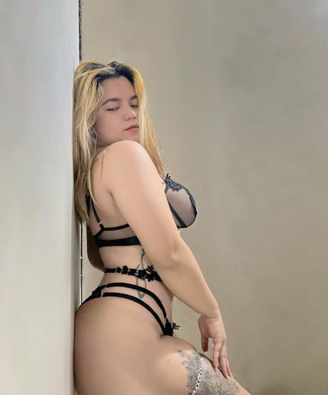 Photo nue de fuite OnlyFans de Ara Belle