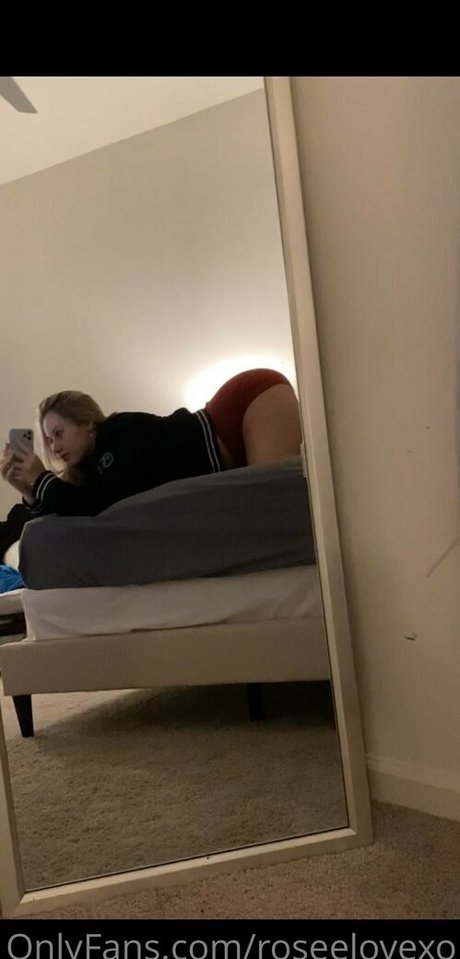 Photo nue de fuite OnlyFans de Roseelovexo