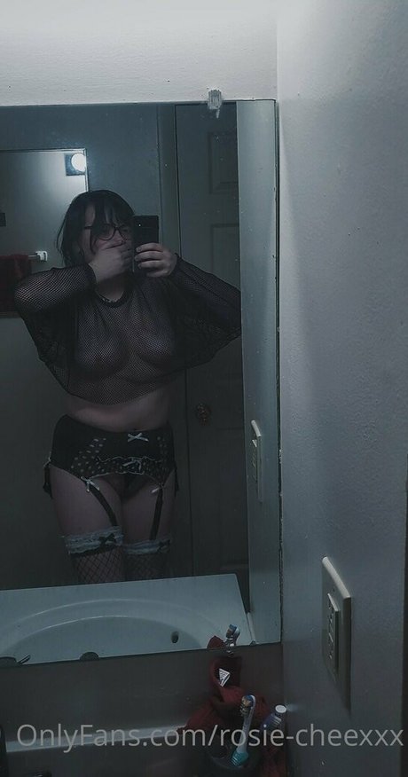 Photo nue de fuite OnlyFans de Rosiecheexxx