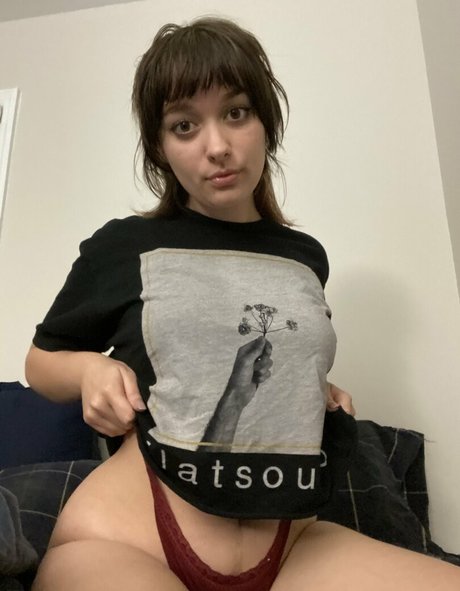 Photo nue de fuite OnlyFans de Lilhoneydoeeyesfree