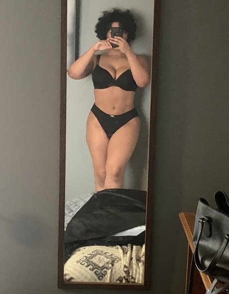 Photo nue de fuite OnlyFans de Melodymonae