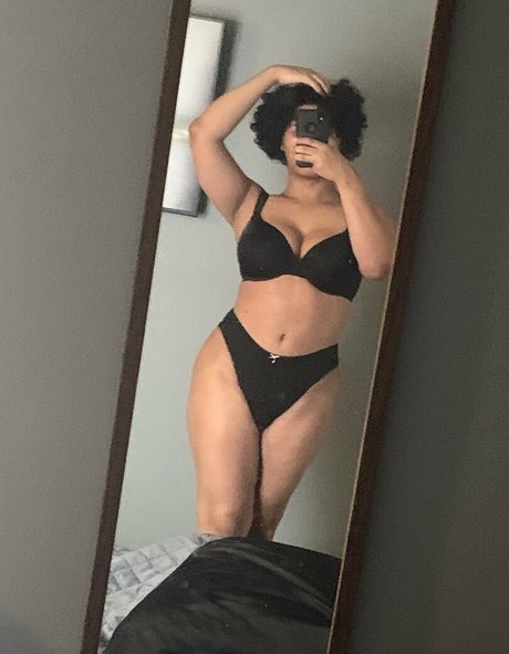 Photo nue de fuite OnlyFans de Melodymonae