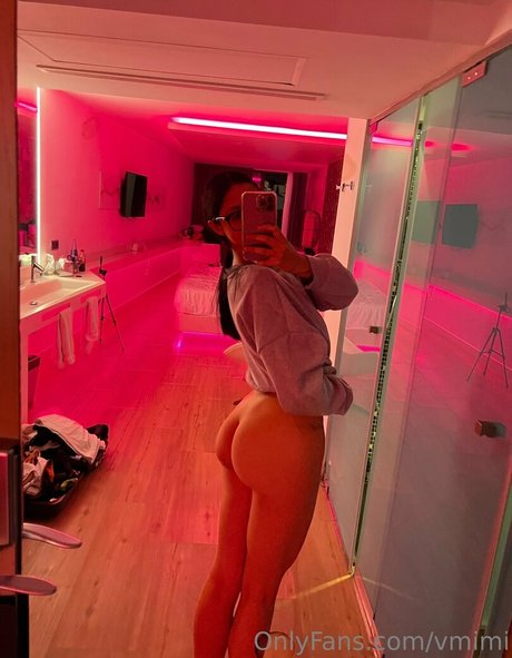Photo nue de fuite OnlyFans de Vmimi