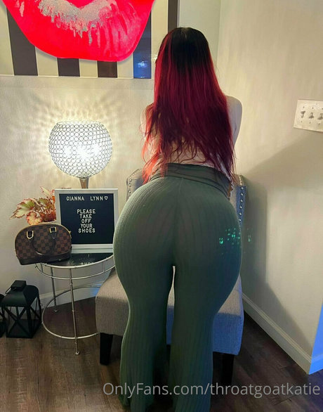 Photo nue de fuite OnlyFans de Throatgoatkatie