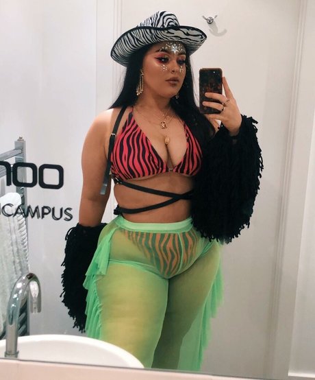 Photo nue de fuite OnlyFans de Holly Marston