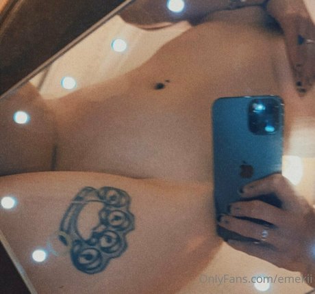 Photo nue de fuite OnlyFans de Emekii
