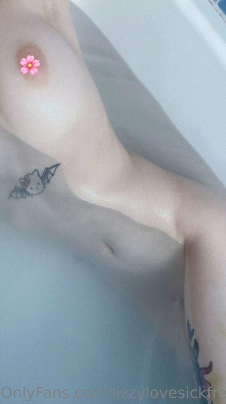 Photo nue de fuite OnlyFans de Lizzylovesickfree