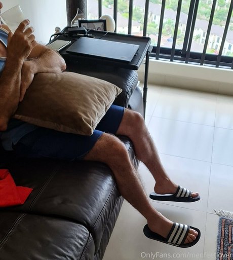 Photo nue de fuite OnlyFans de Menfeetlover