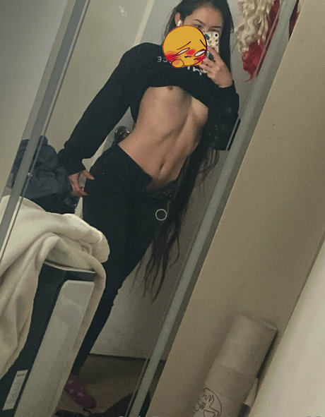 Photo nue de fuite OnlyFans de Momome03