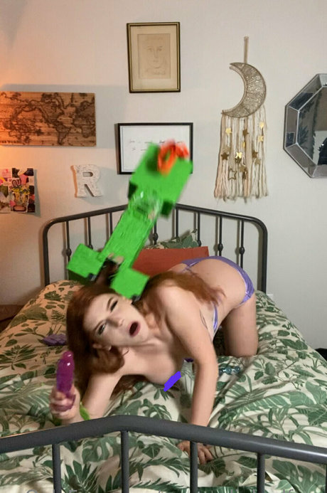 Sexyredinbedfree