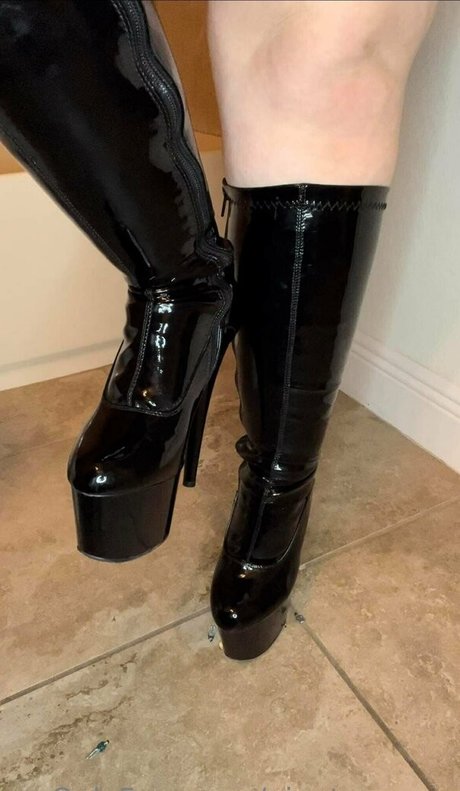 Giantessgrey