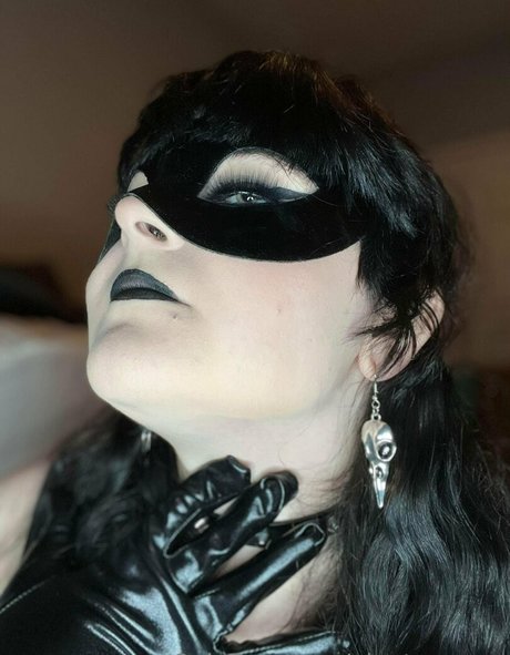 Giantessgrey