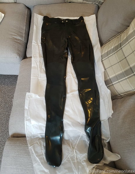 Photo nue de fuite OnlyFans de Neonlatex