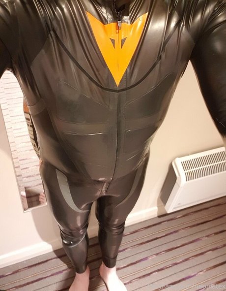 Photo nue de fuite OnlyFans de Neonlatex