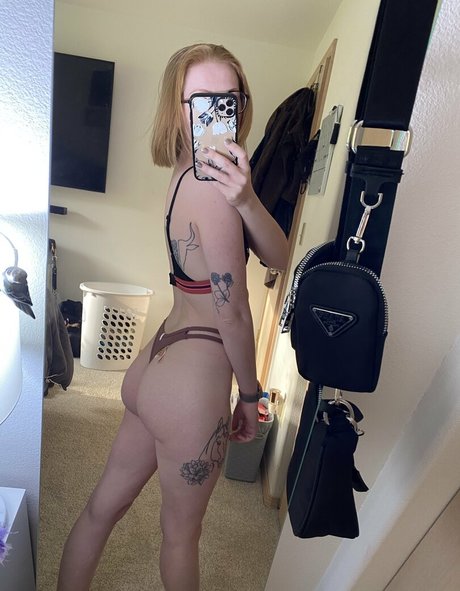 Roxyredhead