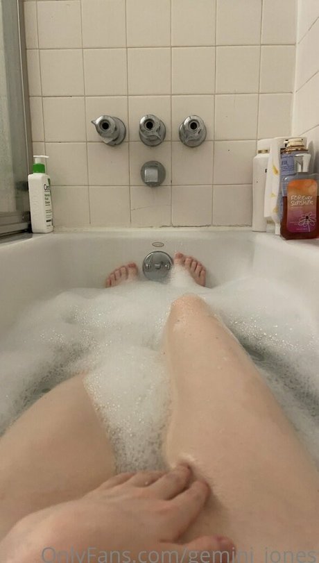 Photo nue de fuite OnlyFans de Geminijones