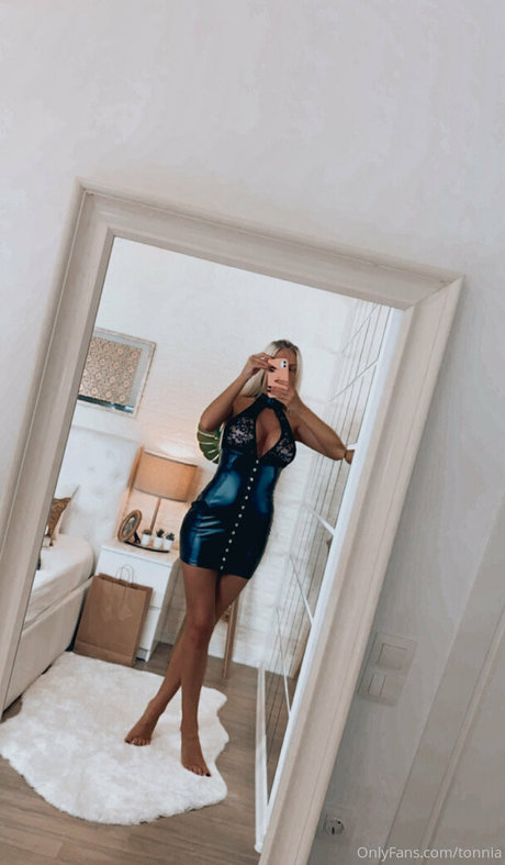 Photo nue de fuite OnlyFans de Tonnia