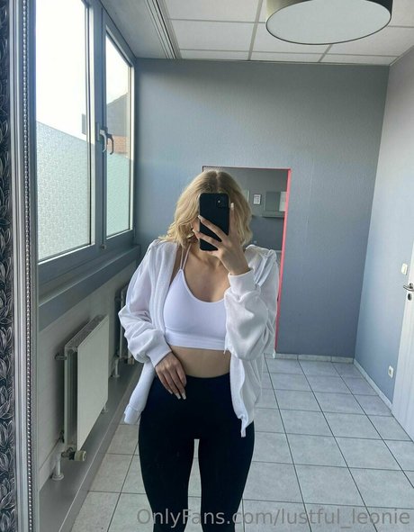 Photo nue de fuite OnlyFans de Lustfulleonie