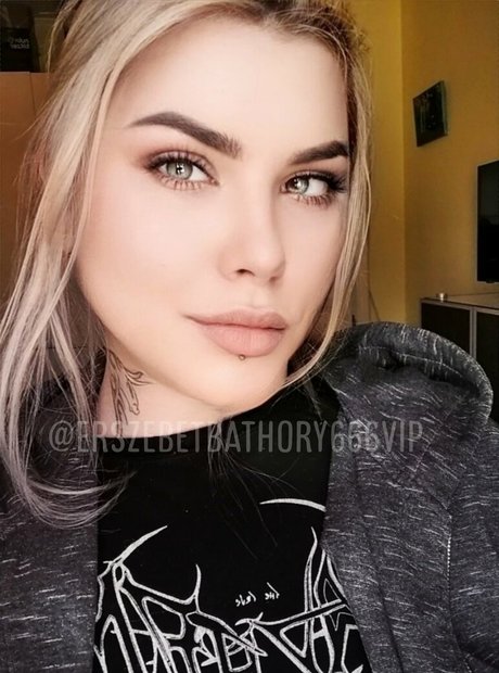 Photo nue de fuite OnlyFans de Erszebetbathory666vip