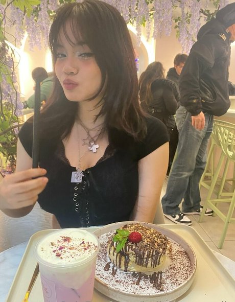Photo nue de fuite OnlyFans de Iadivinecomedie