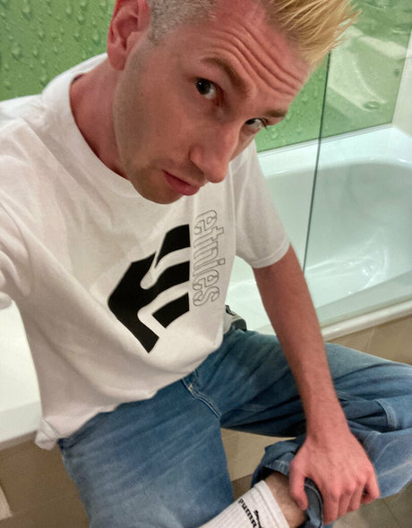 Photo nue de fuite OnlyFans de Rubberskaterboy